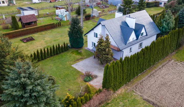 dom wolnostojący, 6 pokoi Strażów