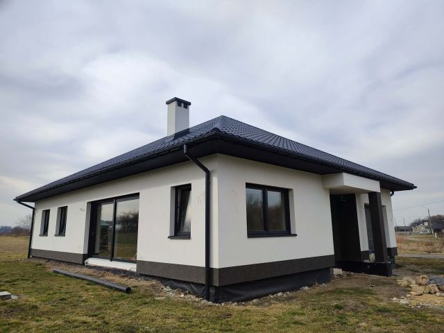 dom wolnostojący, 4 pokoje Brzezówka. Zdjęcie 1