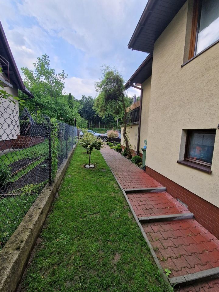 dom wolnostojący, 8 pokoi Myślenice Zarabie, ul. Sosnowa. Zdjęcie 3