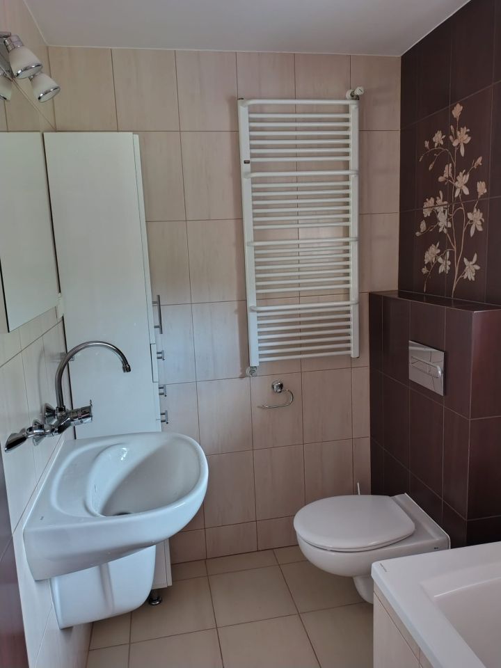 dom szeregowy, 6 pokoi Przygórze, brak ulic. Zdjęcie 13