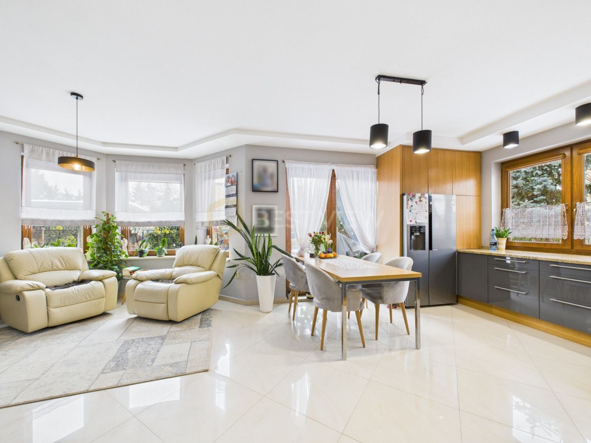 dom wolnostojący, 6 pokoi Ząbki, ul. Sasanki. Zdjęcie 3