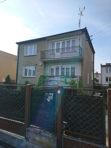 dom wolnostojący, 6 pokoi Tomaszów Mazowiecki Karpaty, ul. Kmicica. Zdjęcie 1