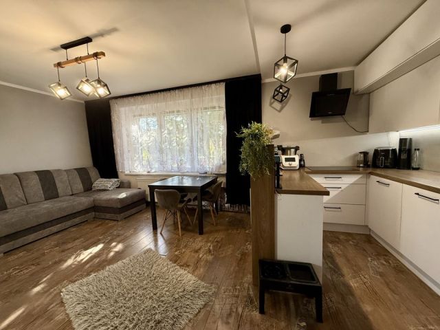 bliźniak, 2 pokoje Kobiór. Zdjęcie 1