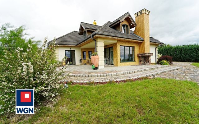 dom wolnostojący, 7 pokoi Komorowo Żuławskie. Zdjęcie 1