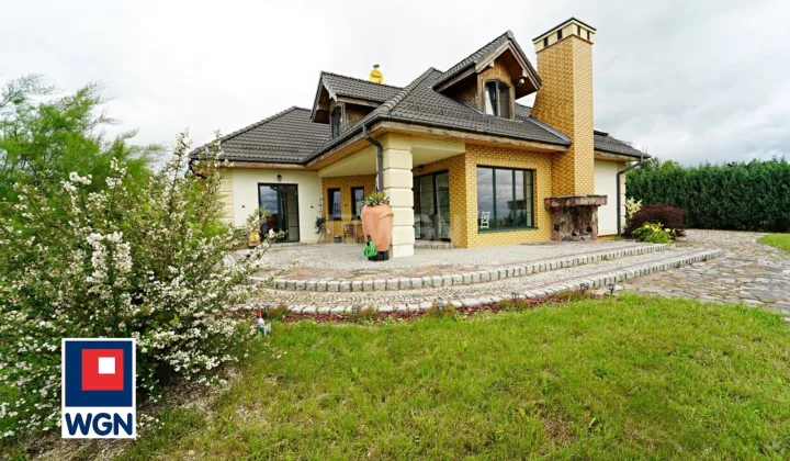 dom wolnostojący, 7 pokoi Komorowo Żuławskie