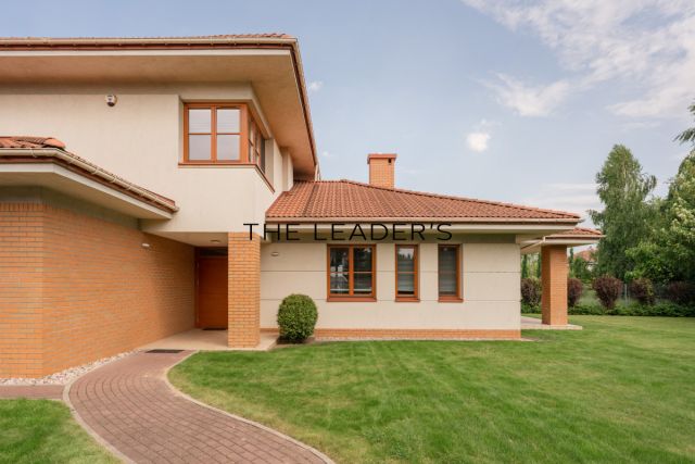 dom wolnostojący, 7 pokoi Bielawa. Zdjęcie 1