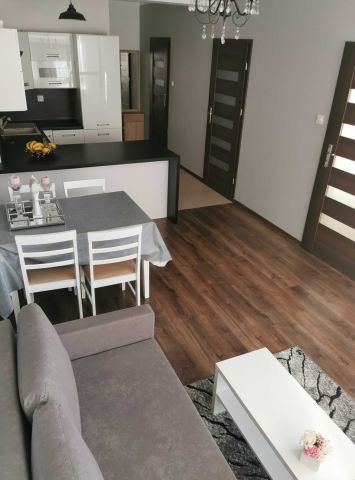 Mieszkanie 3-pokojowe Nowy Dwór Mazowiecki, ul. Dębowa. Zdjęcie 1