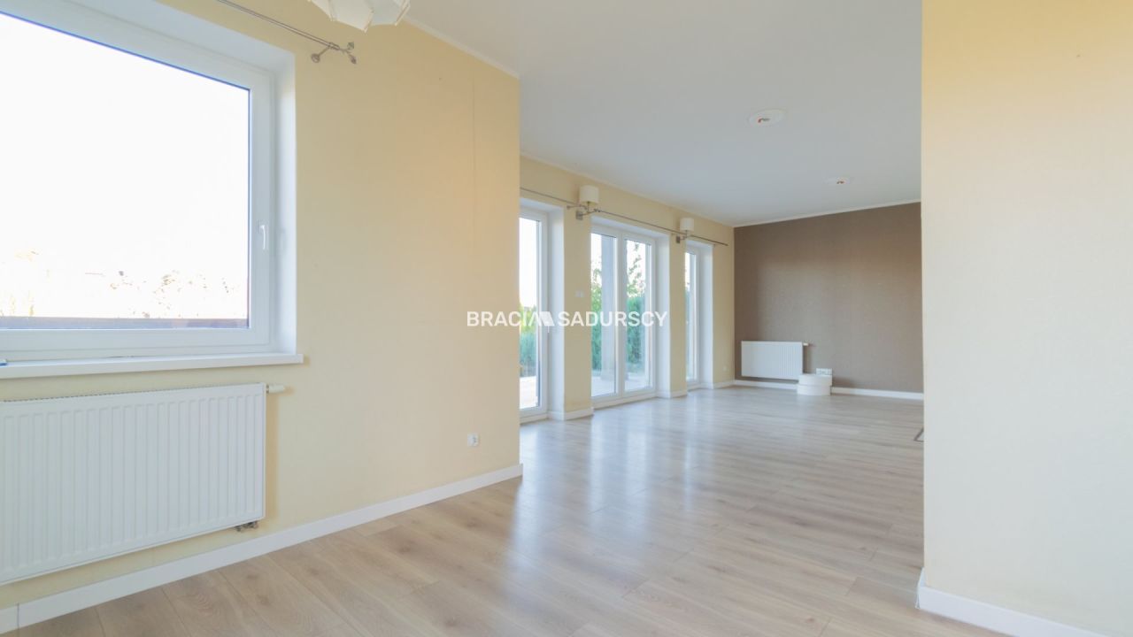 bliźniak, 6 pokoi Wola Luborzycka. Zdjęcie 21