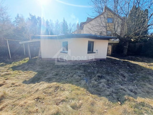 dom wolnostojący, 2 pokoje Kielce Zalesie. Zdjęcie 3