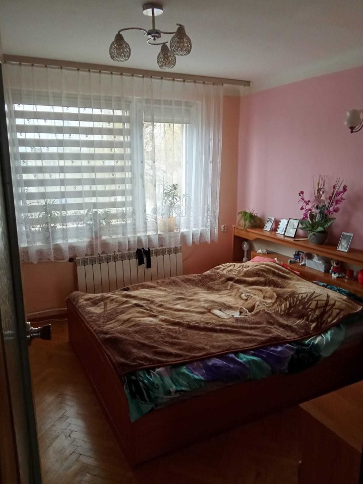 dom szeregowy, 4 pokoje Ostrowiec Świętokrzyski. Zdjęcie 2