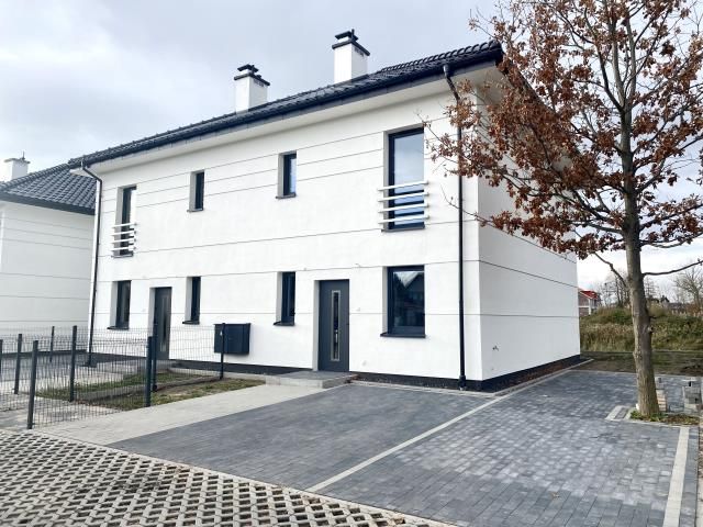 bliźniak, 4 pokoje Kołobrzeg, ul. Longinusa Podbipięty. Zdjęcie 1