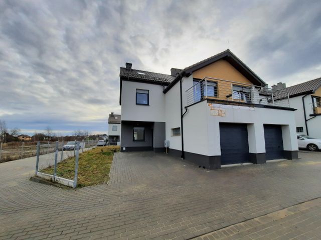 dom szeregowy, 4 pokoje Katowice Zarzecze, ul. Sielawy. Zdjęcie 1