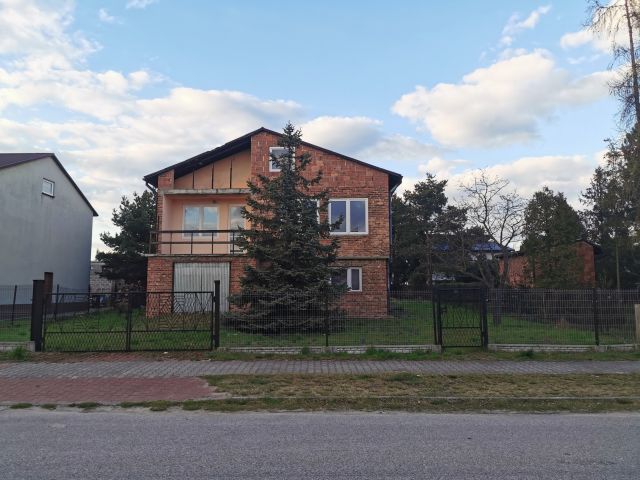 dom wolnostojący, 5 pokoi Szczekociny, ul. Centralna. Zdjęcie 1