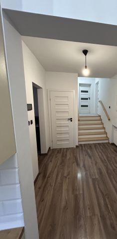 dom wolnostojący, 4 pokoje Pobiedziska, ul. Józefa Kostrzewskiego. Zdjęcie 1