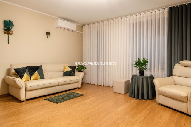 Mieszkanie 4-pokojowe Kraków Podgórze, ul. Myśliwska. Zdjęcie 1