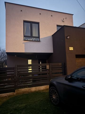 bliźniak Błonie. Zdjęcie 1