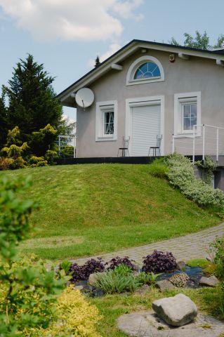 dom wolnostojący, 3 pokoje Porąbka, ul. Gminna. Zdjęcie 1