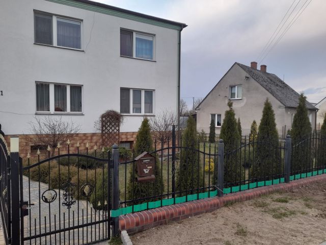dom wolnostojący Bratian. Zdjęcie 1