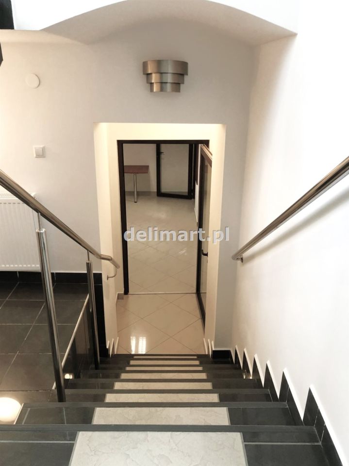 Lokal Lesko, pl. Konstytucji 3 Maja. Zdjęcie 12