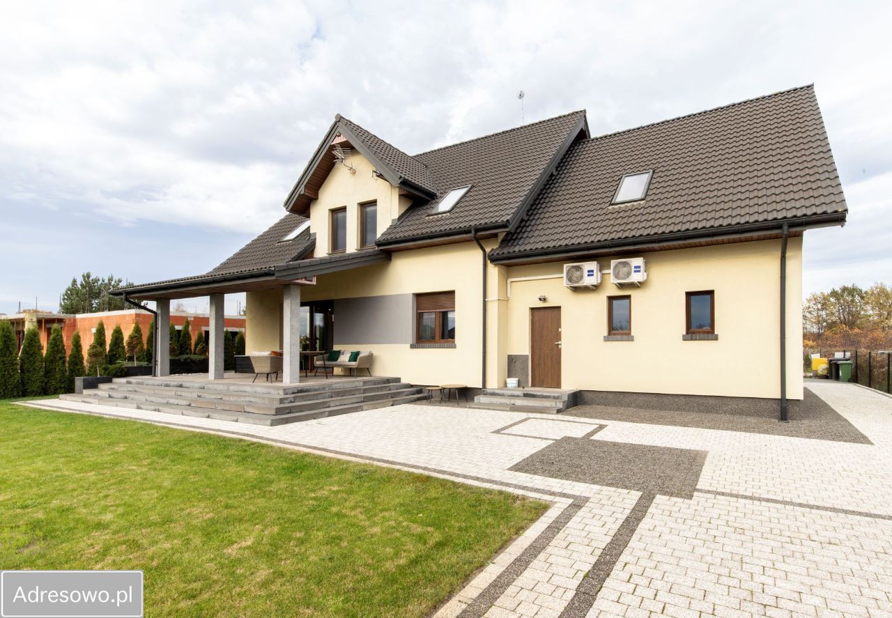 dom wolnostojący, 5 pokoi Kąty, ul. Sosnowa