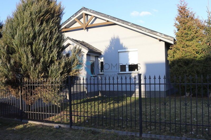 dom wolnostojący, 4 pokoje Września. Zdjęcie 1