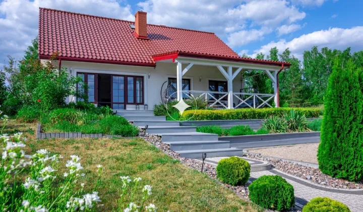 dom wolnostojący, 6 pokoi Ławki