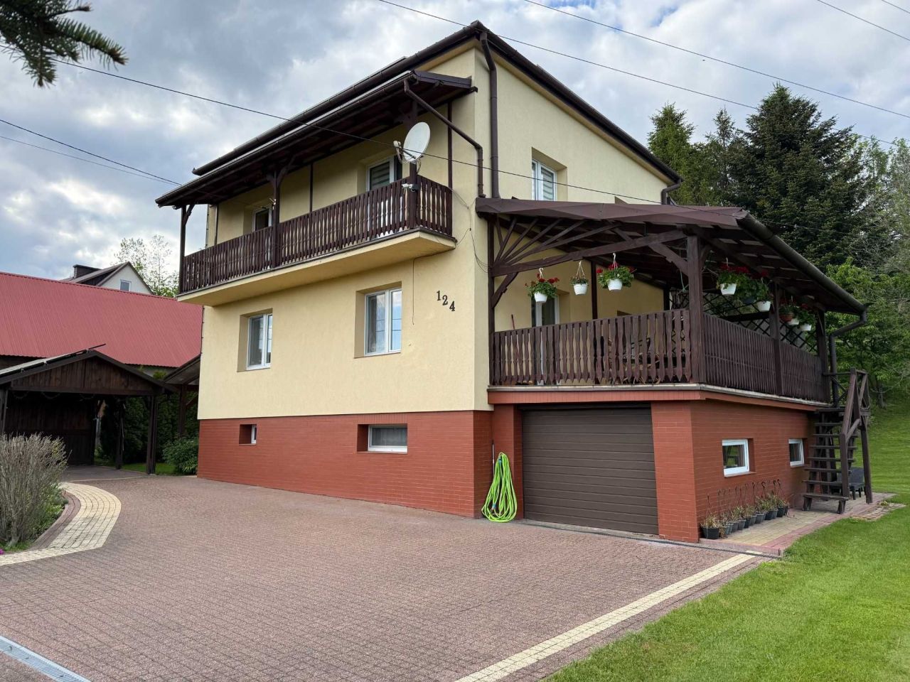 Dom – Niskowa, powiat nowosądecki