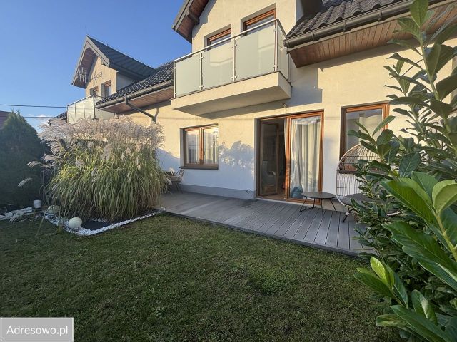 dom szeregowy, 4 pokoje Dziekanowice, ul. B1. Zdjęcie 1