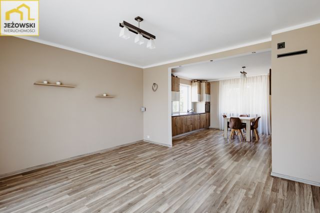 dom wolnostojący, 5 pokoi Tomaszowice. Zdjęcie 3
