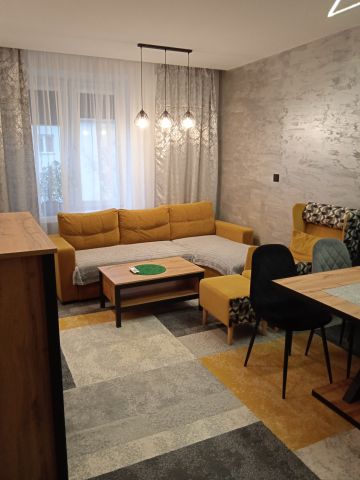 Mieszkanie 3-pokojowe Mielec, ul. Stanisława Wyspiańskiego. Zdjęcie 1