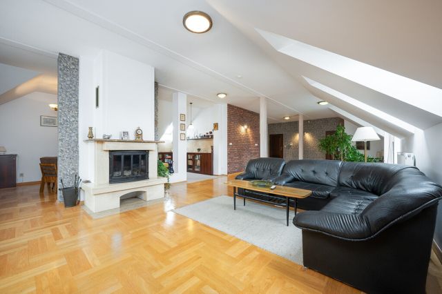 dom wolnostojący, 5 pokoi Krzywiec. Zdjęcie 5