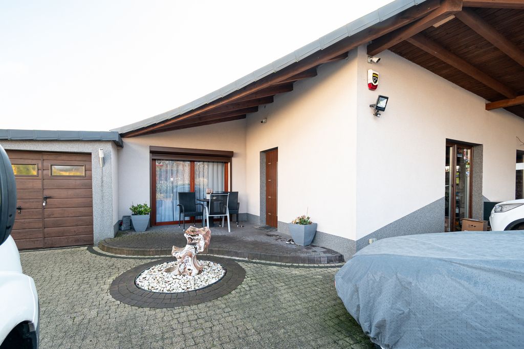 dom wolnostojący, 4 pokoje Szałe. Zdjęcie 1