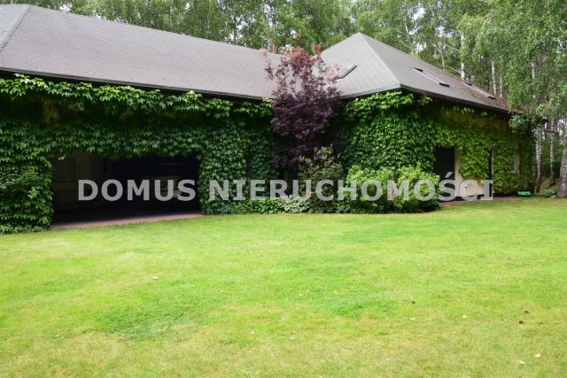 dom wolnostojący, 10 pokoi Ewcin. Zdjęcie 4