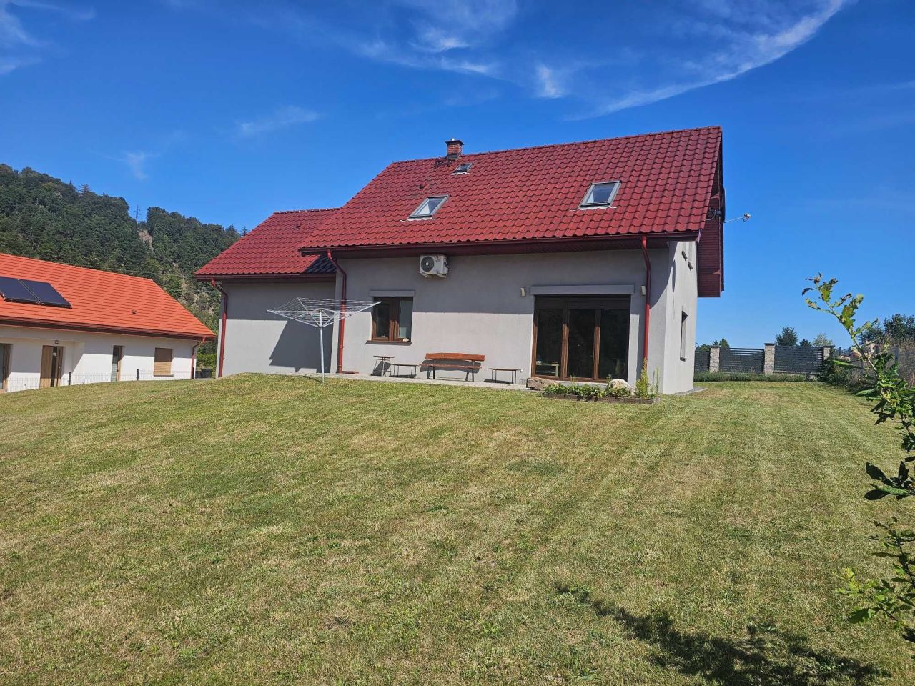 dom wolnostojący, 4 pokoje Bardo, ul. Chabrowa. Zdjęcie 2