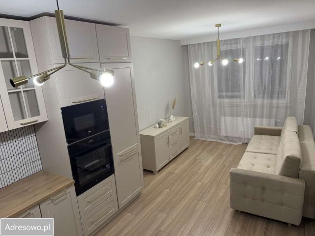 Mieszkanie 3-pokojowe Łomia. Zdjęcie 1