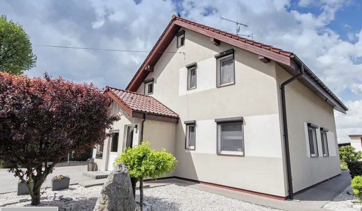 dom wolnostojący, 5 pokoi Rożnowo