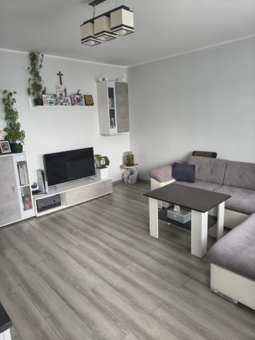 Mieszkanie 3-pokojowe Wołczyn, os. Młodych. Zdjęcie 1