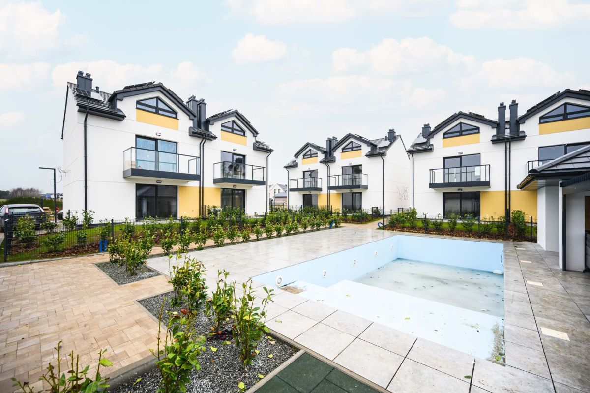 Mieszkanie 3-pokojowe Jastrzębia Góra. Zdjęcie 2