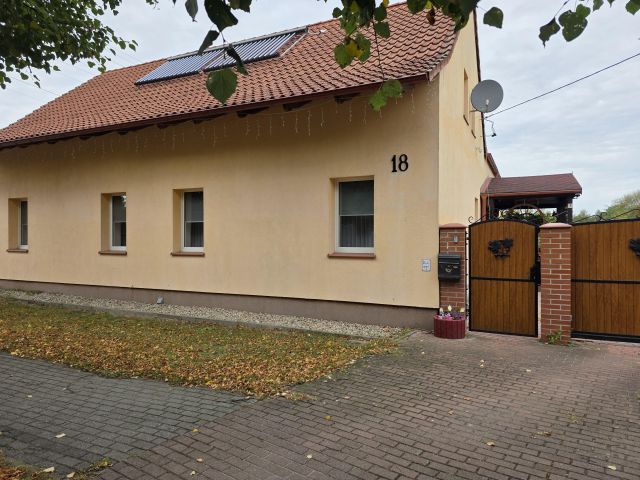 dom wolnostojący, 5 pokoi Czarnowo. Zdjęcie 1