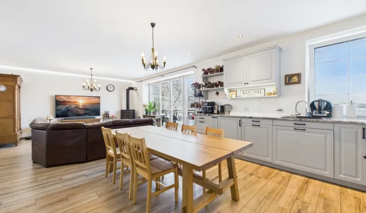 dom wolnostojący, 6 pokoi Warkałki