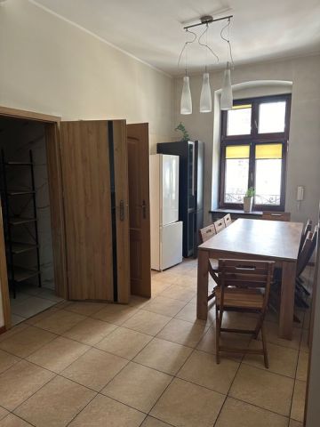 Mieszkanie 4-pokojowe Kalisz, ul. Główny Rynek. Zdjęcie 1