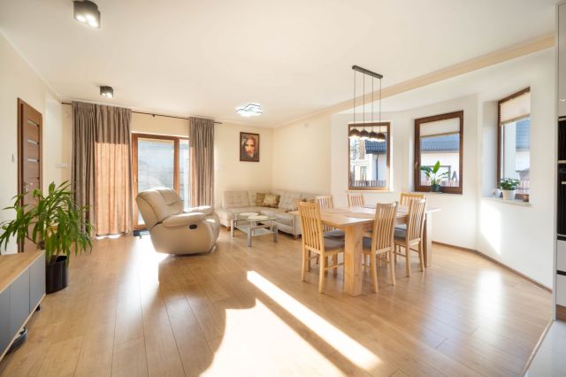 bliźniak, 4 pokoje Nowodworce, ul. Niezapominajki. Zdjęcie 2