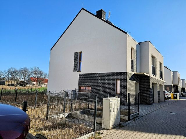 bliźniak, 5 pokoi Księginice, ul. Rumiankowa. Zdjęcie 1