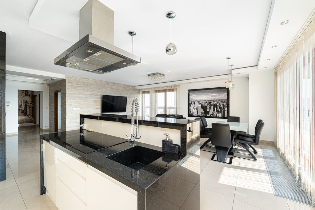 Mieszkanie 4-pokojowe Warszawa Mokotów, al. Wyścigowa. Zdjęcie 3