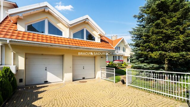 dom wolnostojący, 12 pokoi Wieliczka, ul. Jana Kochanowskiego. Zdjęcie 3