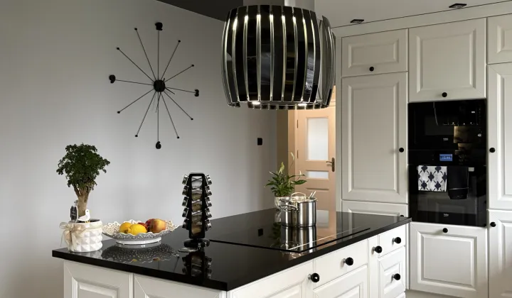 dom wolnostojący, 6 pokoi Chmielnik Jarząbki, bez nazwy ulicy