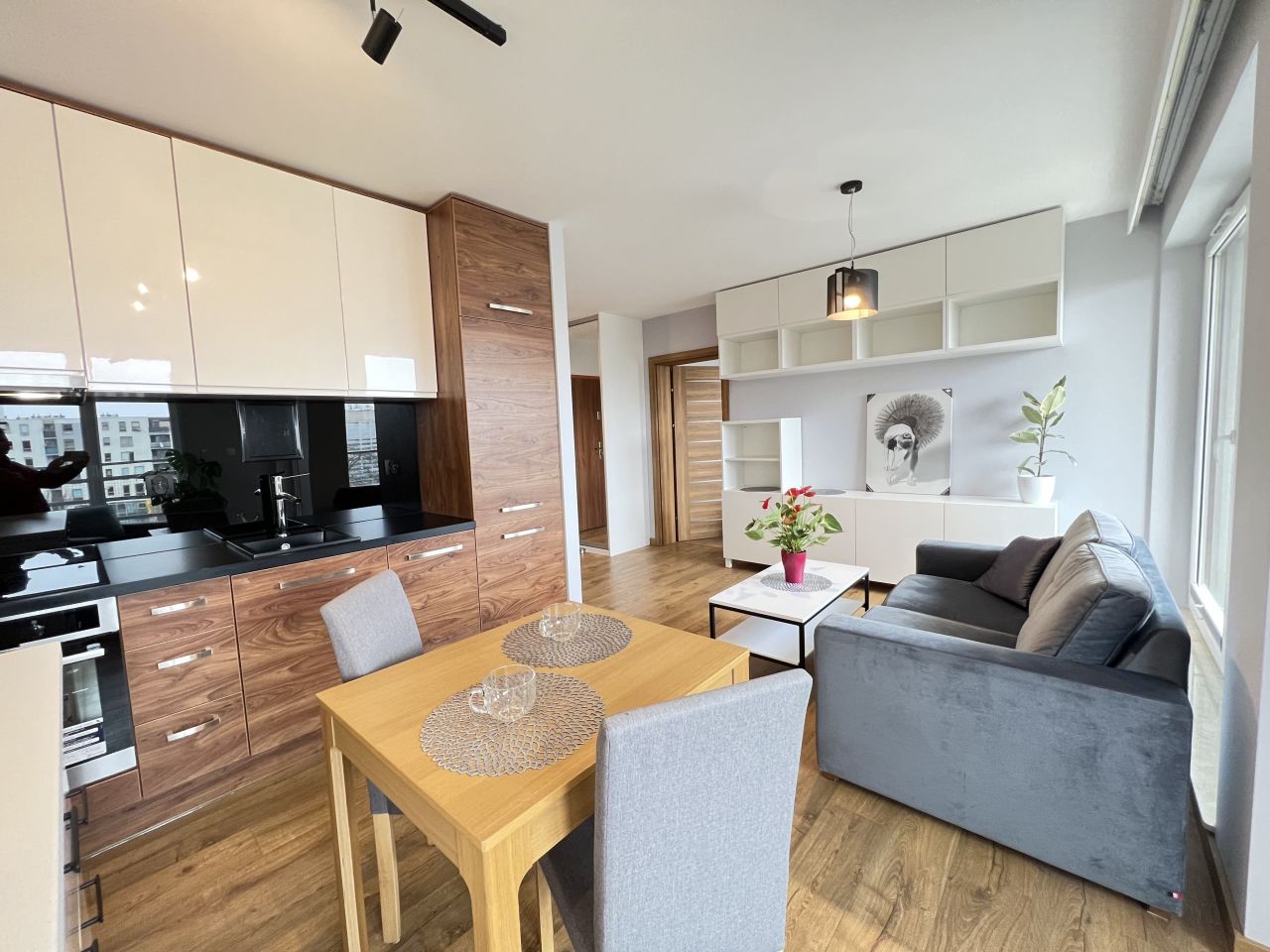 Mieszkanie 2-pokojowe Wrocław Krzyki, ul. Komuny Paryskiej. Zdjęcie 2