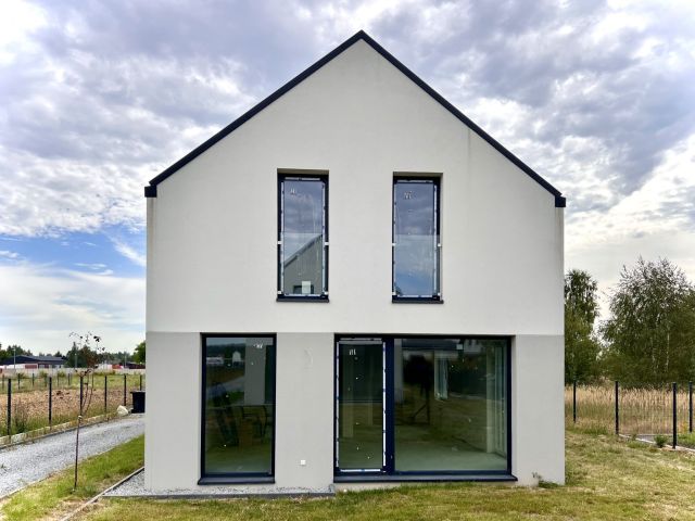 dom wolnostojący, 5 pokoi Morawica. Zdjęcie 2