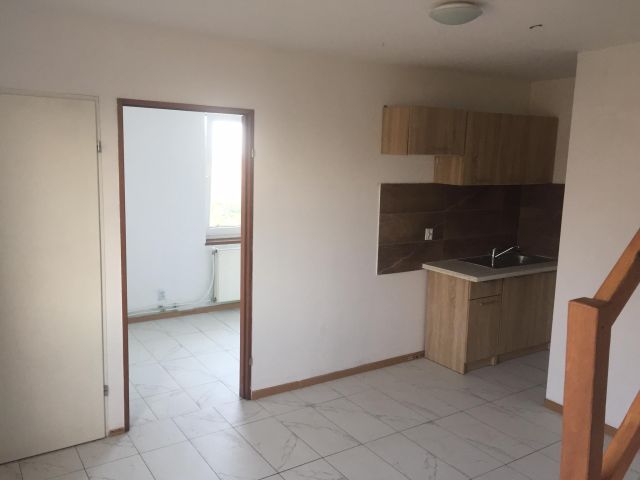 Mieszkanie 3-pokojowe Kępina. Zdjęcie 1