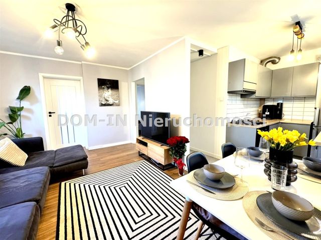 Mieszkanie 3-pokojowe Jastrzębie-Zdrój Zdrój, ul. Władysława Broniewskiego. Zdjęcie 1